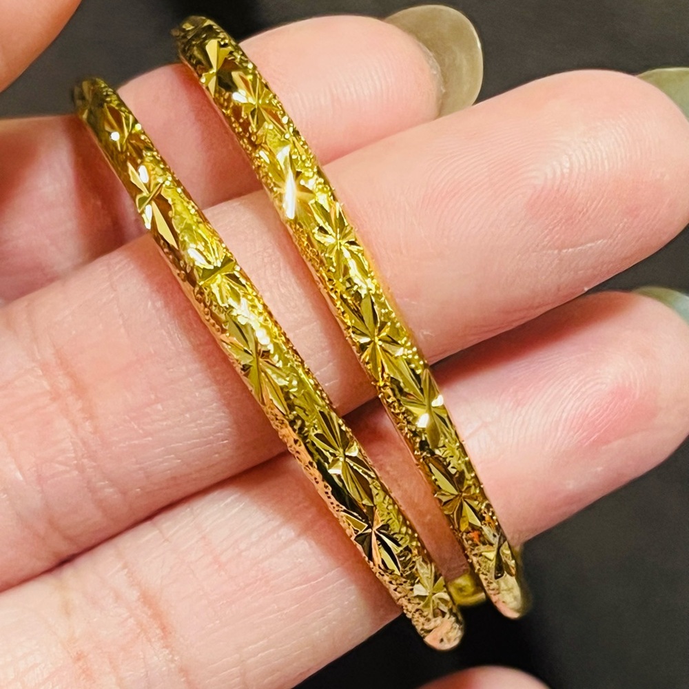 Little girl 18k Gold Plated Elegant Gold Bangle Set! Great Quality, adjustable